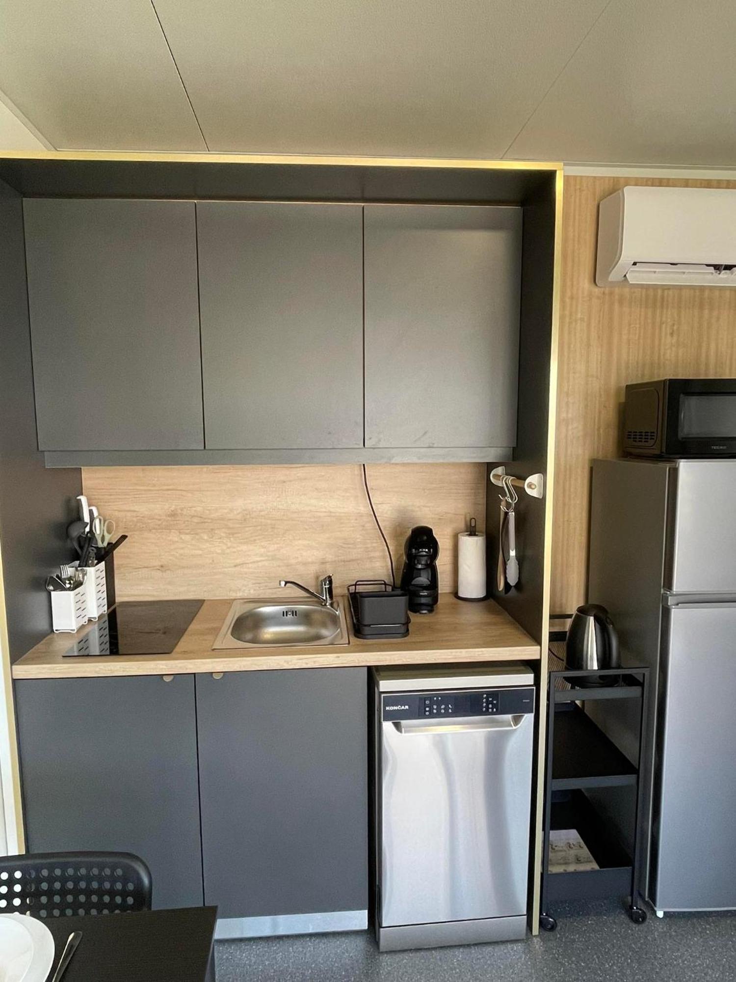 Bunar Mobile Home, 50m From The Sea In Sveti Petar Na Moru Campsite *